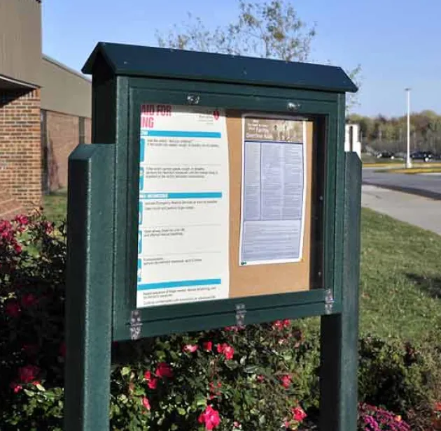 Medium Hinged Outdoor Message Centers